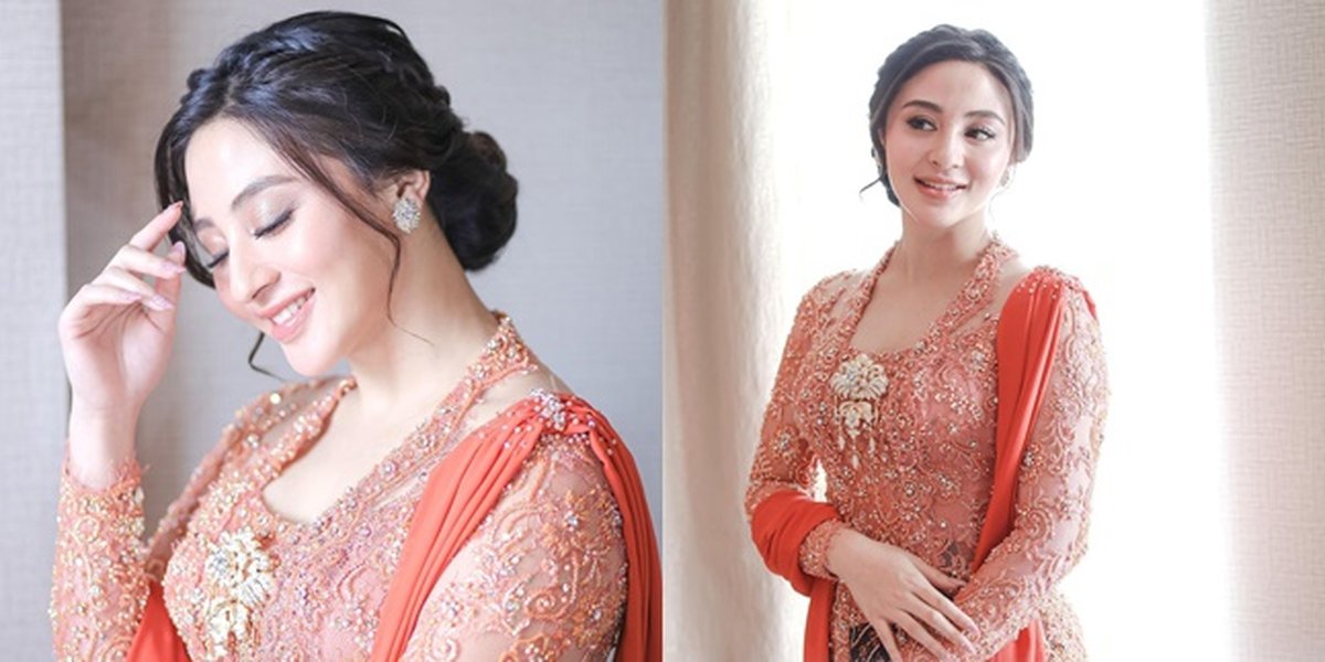 7 Portraits of Margin Wieheerm's Detailed Kebaya When Proposed by Ali Syakieb, Beautiful in Orange - Looking More Elegant