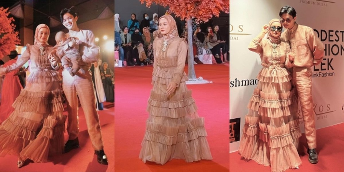 7 Portraits of Dinda Hauw as a Catwalk Model in Dubai, Gracefully Strutting Even Though She's Shy - Wearing Matching Outfits with Rey Mbayang and Baby Shaka