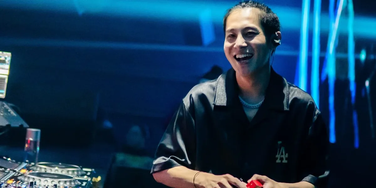 7 Photos of DJ Panda Returning to DJing, Accompanied by His Parents