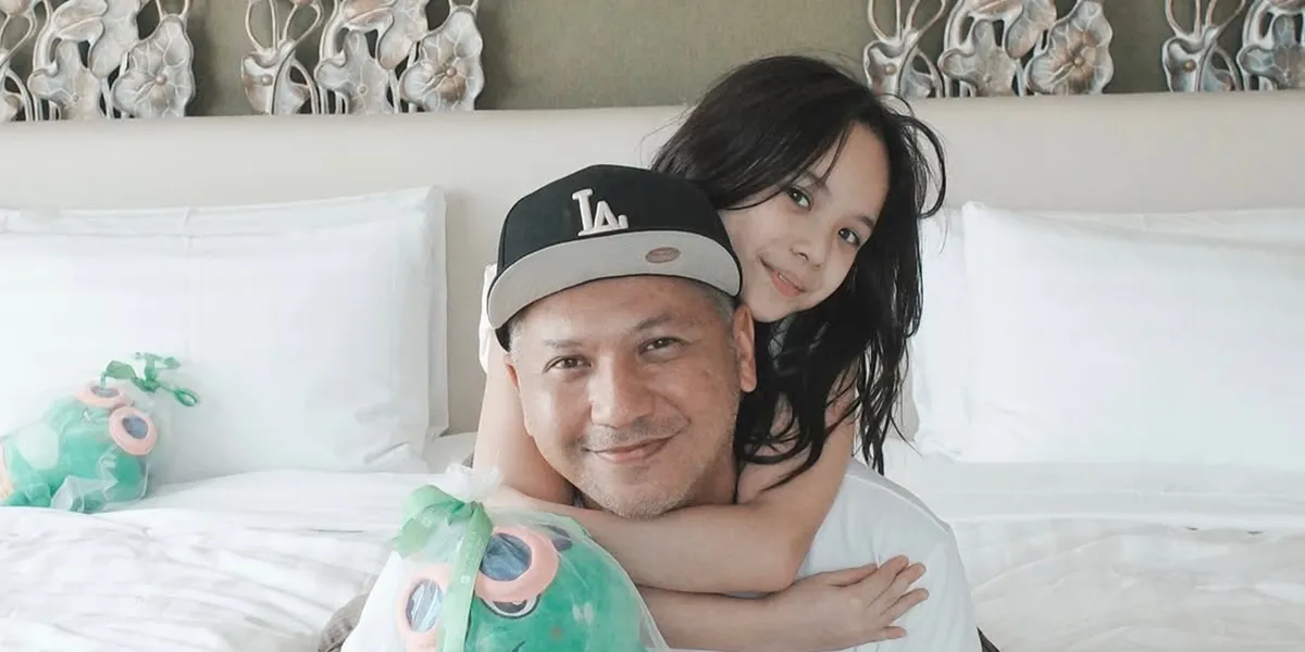 7 Photos of Gading Marten Taking Gempi on a Short Holiday After Good School Report Card Results