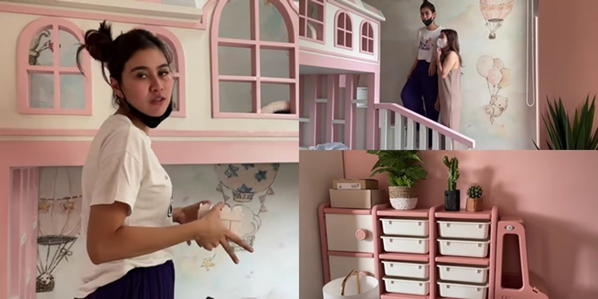 7 Cute Portraits of Zunaira's Room, Syahnaz Sadiqah's Daughter, Pink and Miniature Palace - Colorful Hanging Lamp Becomes the Spotlight