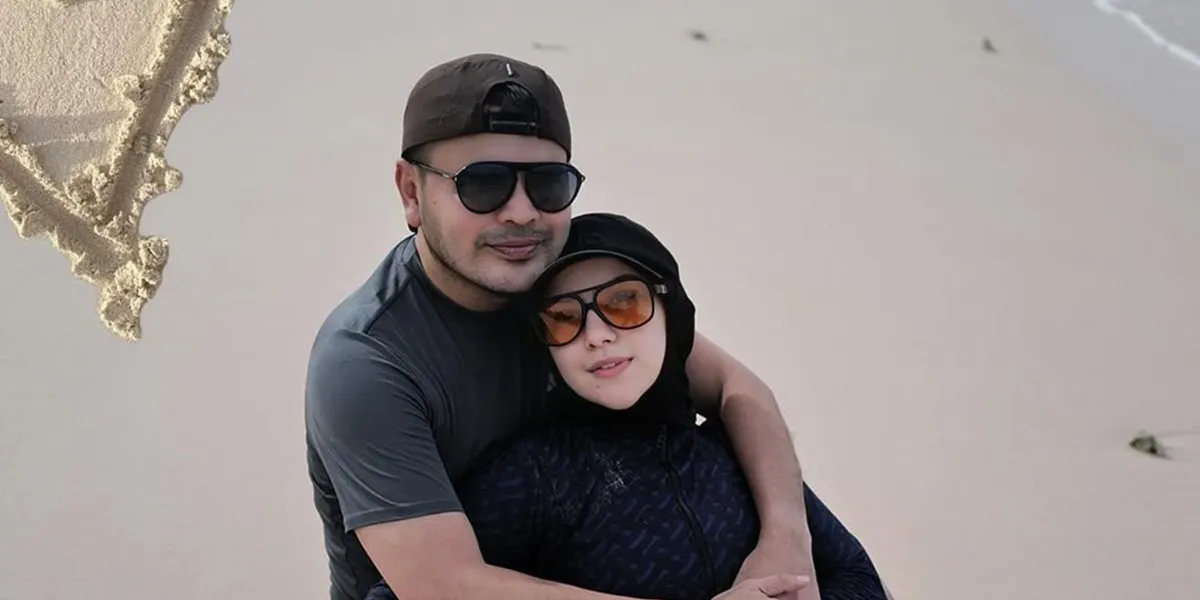 7 Photos of Irish Bella Vacationing with Family in Lombok, Boating - Snorkeling