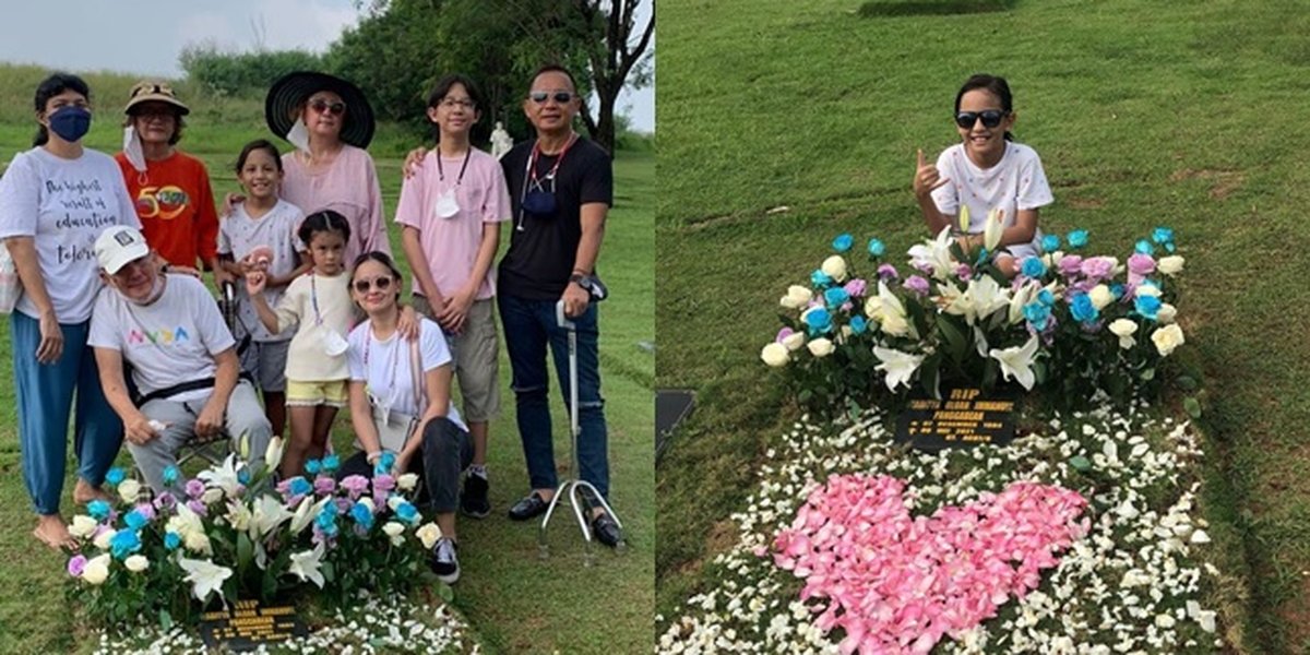 7 Portraits of Joanna Alexandra and her children visiting Raditya Oloan's grave, Already Able to Smile