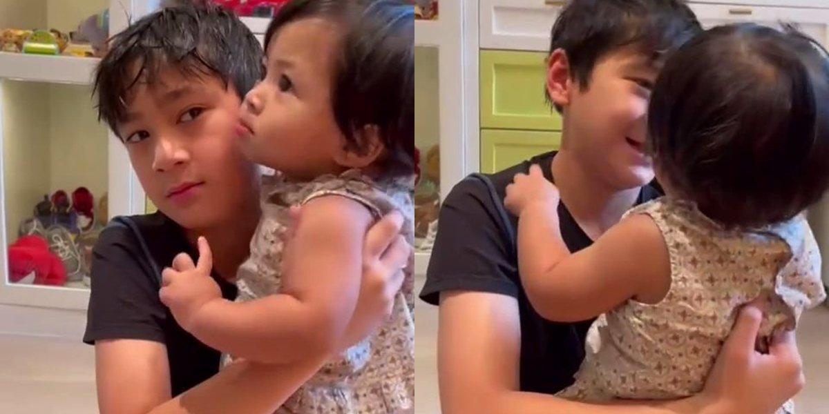 7 Photos of Rafathar and Lily's Close Bond That Are Adorable, Skilled at Carrying His Little Sister