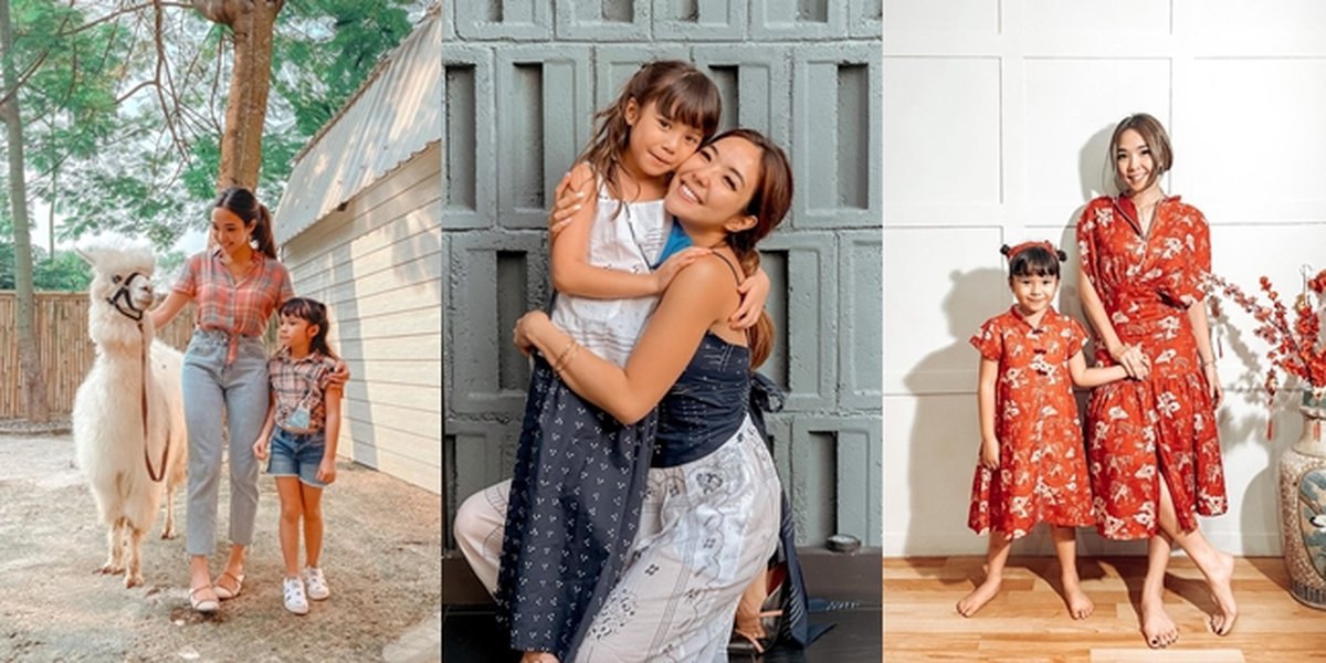 7 Portraits of Gempi & Gisella Anastasia Wearing Matching Outfits, Equally Beautiful - Mother and Child Feel Like Siblings