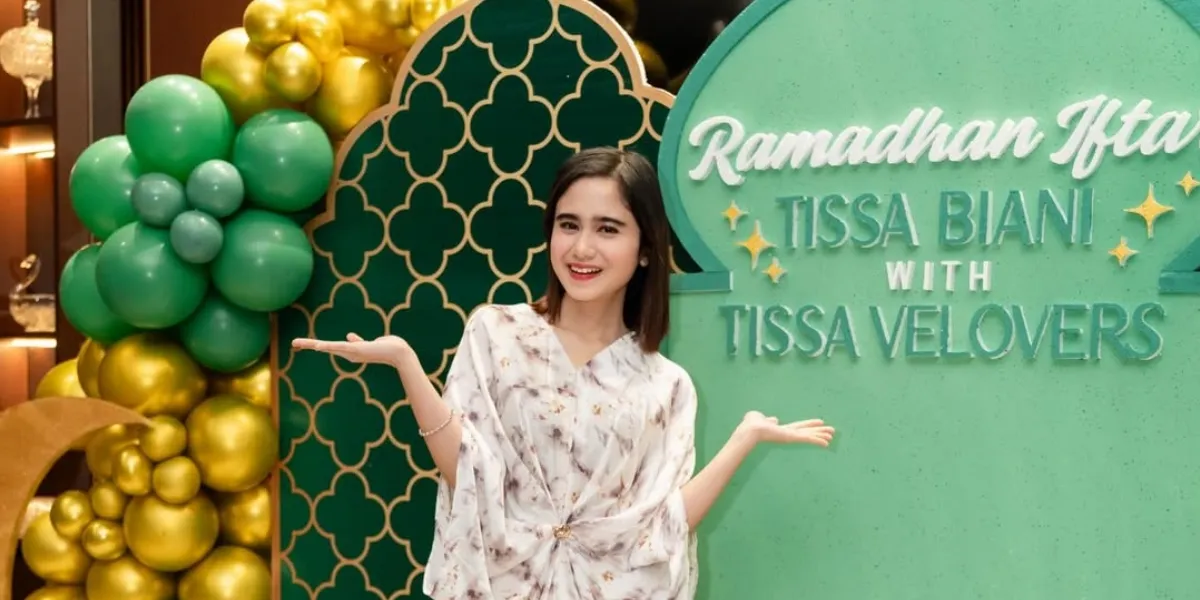 7 Photos of Tissa Biani's Fun Iftar with Fans