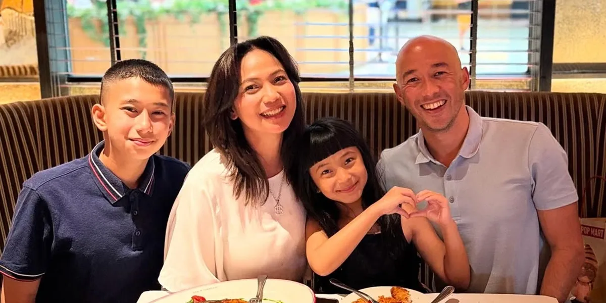 7 Photos of Kinaryosih's Birthday, Celebrated with a Luxurious Dinner with Family