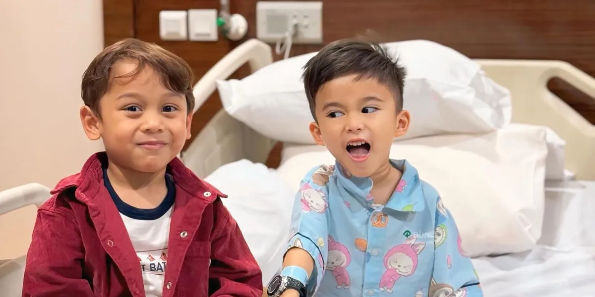 7 Photos of Levian, Lesti's Son, Visiting Adzam, Nathalie Holscher's Child in the Hospital, Already Besties