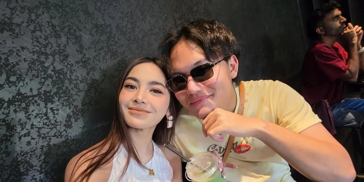 7 Pictures of Mahalini Returning to Her Hometown in Bali with Rizky Febian, Going on a Date at a Café