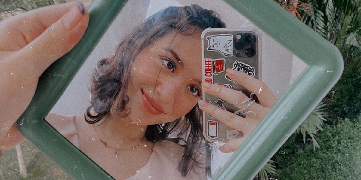 7 Portraits of Mirror Selfie Asha Assuncao, Star of the Soap Opera 'BUKU HARIAN SEORANG ISTRI', Showing a Beautiful Face and Gorgeous Lips