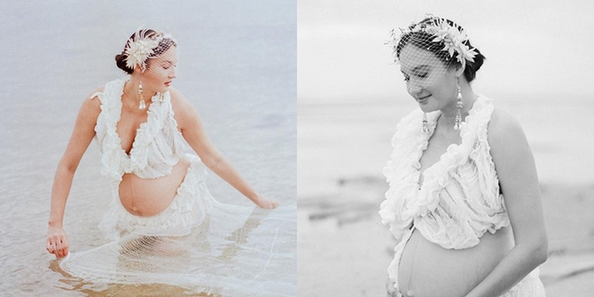 7 Portraits of Nadine Chandrawinata Showing Babybump on the Beach, Beautifully Wearing Curtain Fabric Dress - Called Queen of The Sea