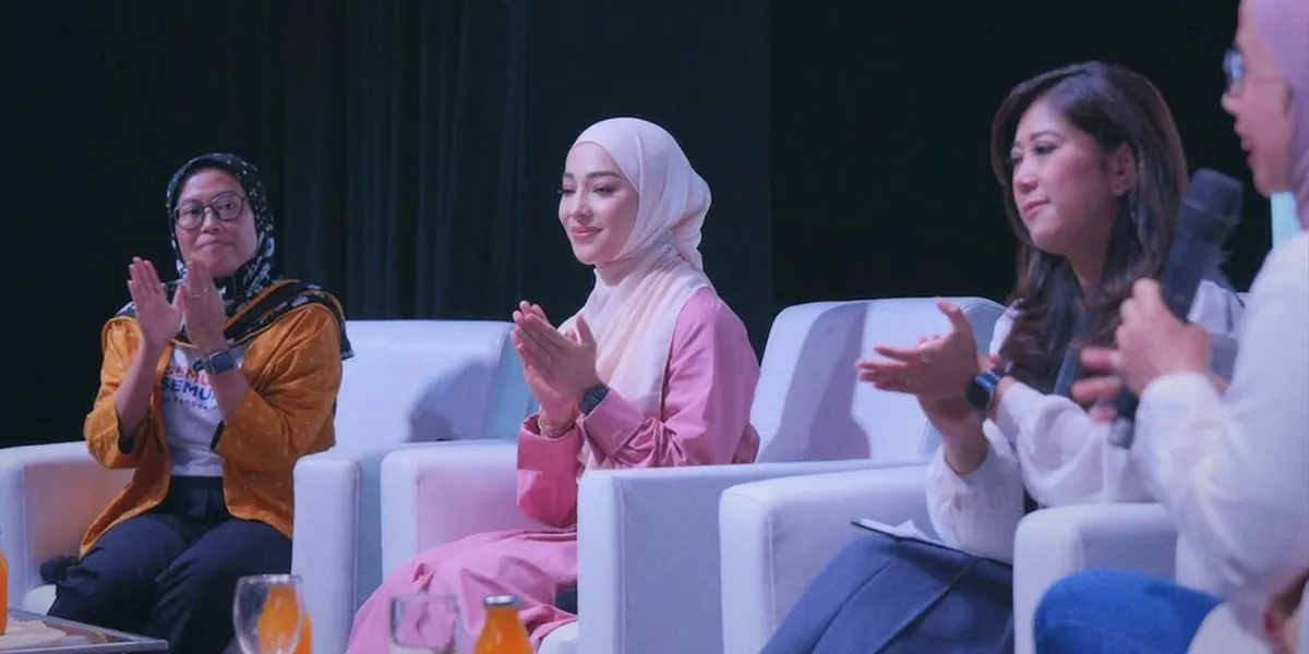 7 Potret Nikita Willy Jadi Pembicara Talk Show Parenting, Penampilannya Curi Perhatian