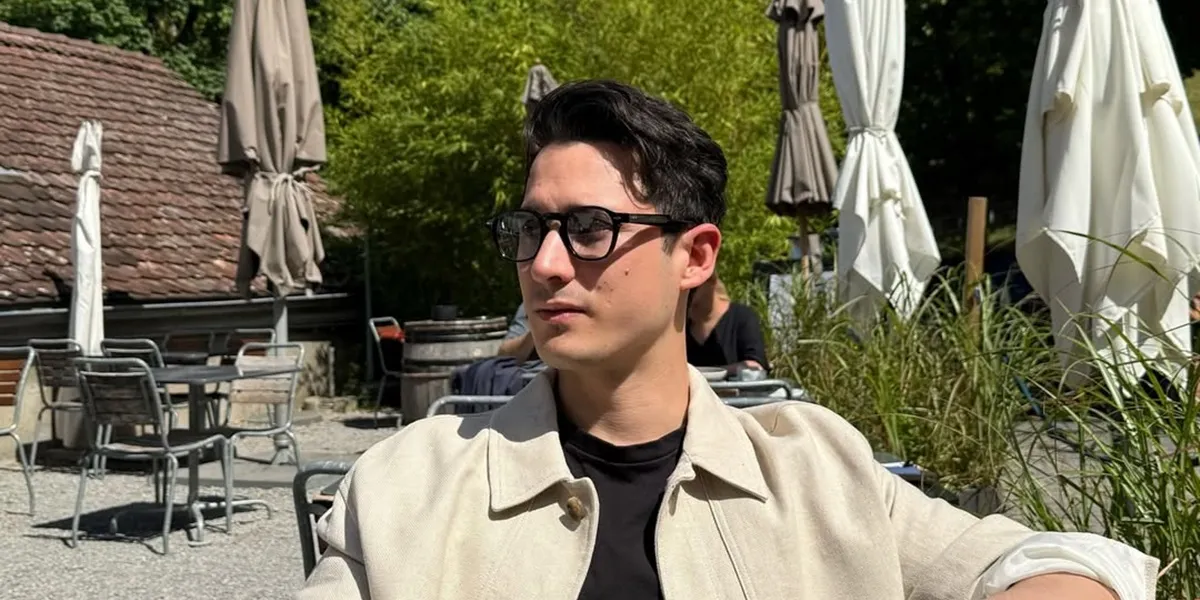 7 Photos of Nino Fernandez Caring for His Child, Very Fatherly and Attentive