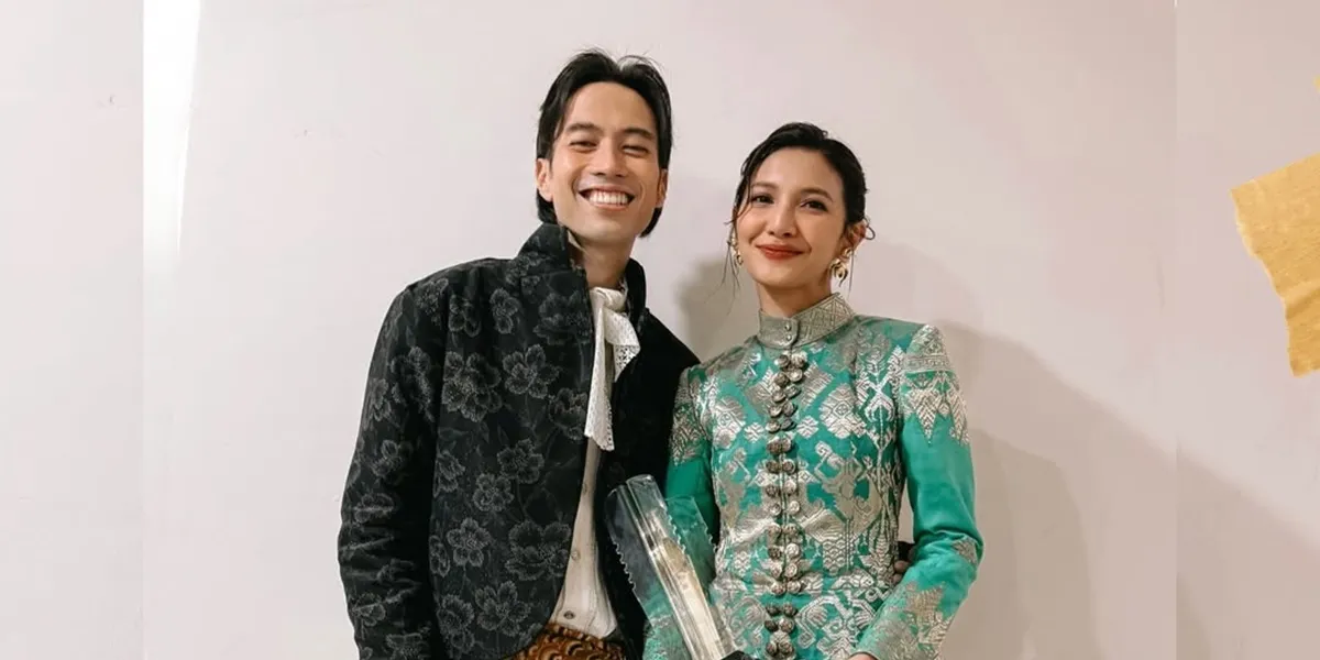 7 Stylish Outfit Photos of Vidi Aldiano and Sheila Dara that are Always Stylish, Harmonious