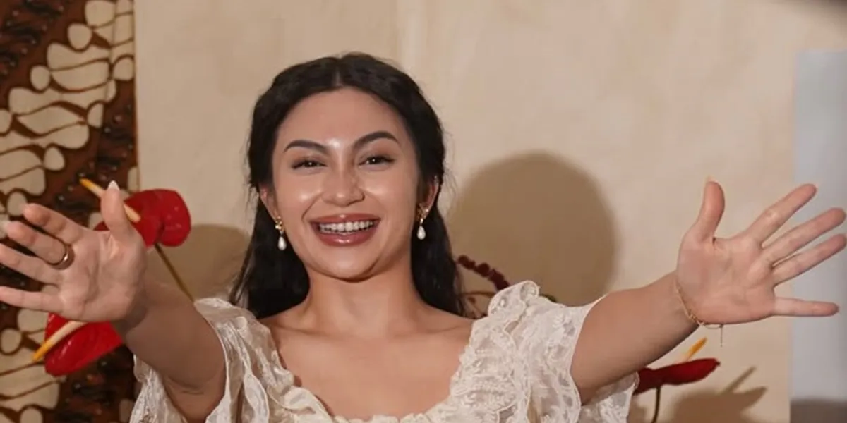 7 Portraits of Ariel Tatum's 29th Birthday Celebration, Thanking Loved Ones