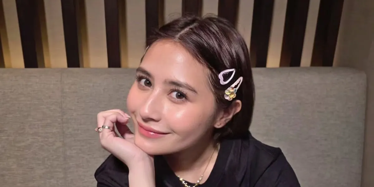 7 Portraits of Prilly Latuconsina Playing Together with the Indonesian Children's Cancer Foundation, Giving a Birthday Surprise