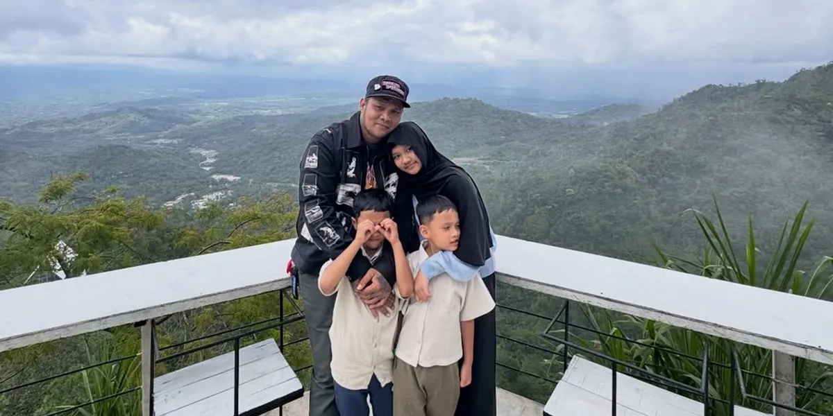 7 Photos of Virgoun's Eldest Daughter Starla and Her Stepmother Lindi Fitriyana Growing Closer