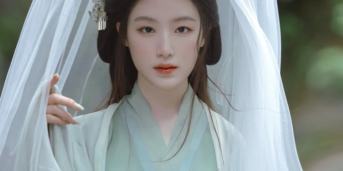 7 Photos of Shuhua I-DLE Looking Beautiful in Traditional Attire, Like a Charming Fairy