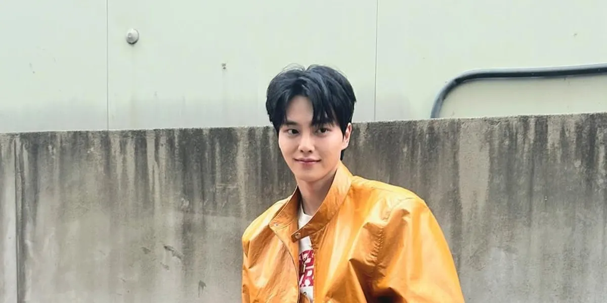 7 Photos of Song Kang Officially Completed Military Service, Anticipated for His Acting Comeback