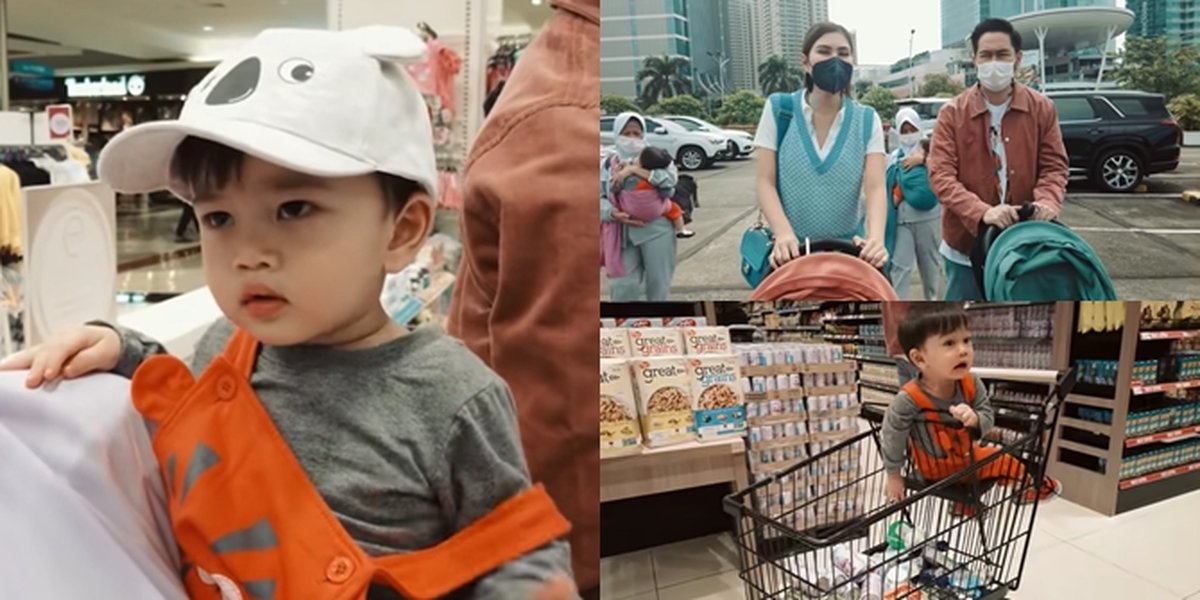7 Portraits of Syahnaz Sadiqah and Jeje Govinda Taking the Twins to the Mall, Buying Flip Flops - Adorable Moments Riding the Trolley