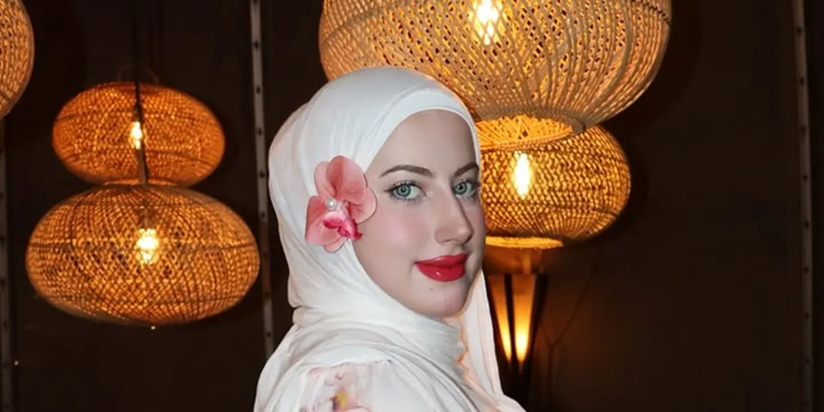 7 Portraits of Tasyi Athasyia's Spacious Garden Like a Fairy Tale