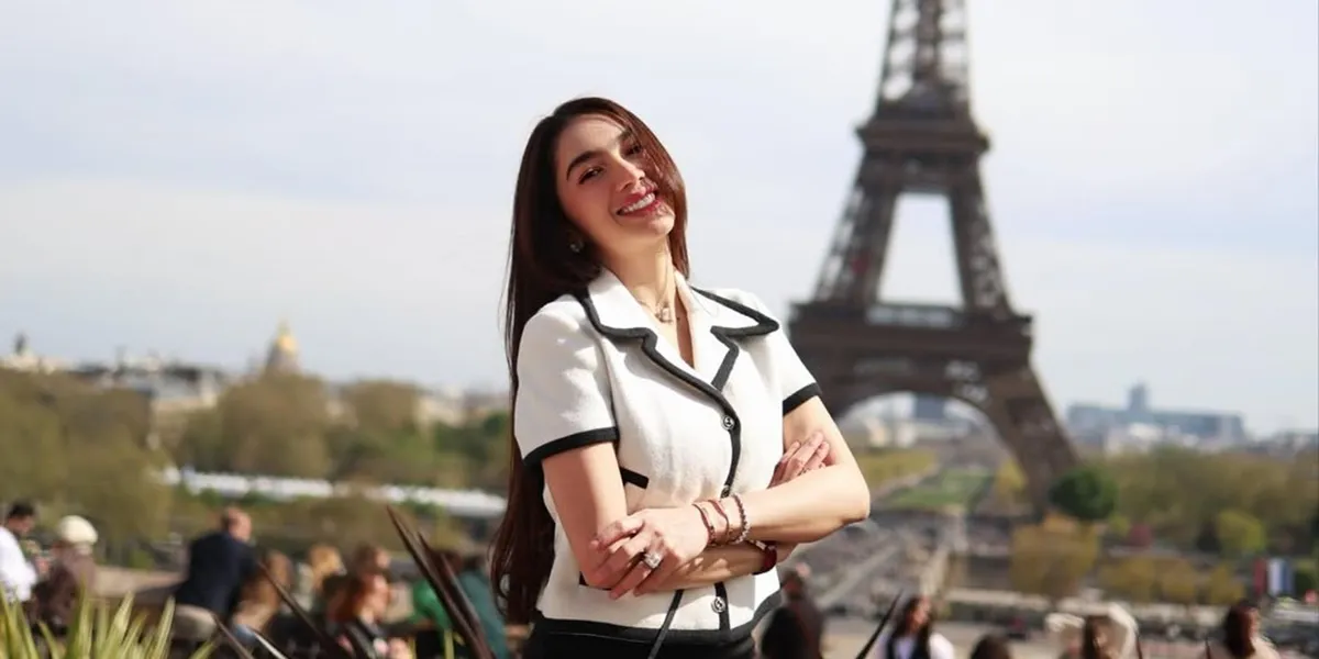 7 Latest Photos of Angel Karamoy's Vacation in Paris, Looking Beautiful in Earth Tone Outfits