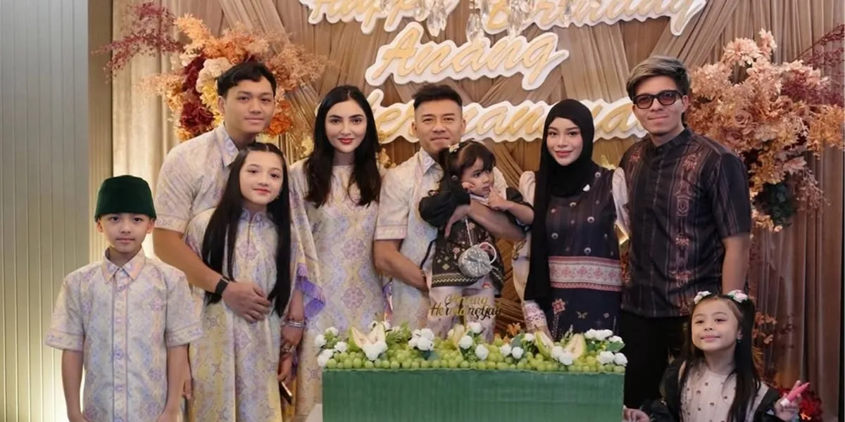 7 Birthday Photos of Anang Hermansyah, Celebrated at the Cinere Palace with Family