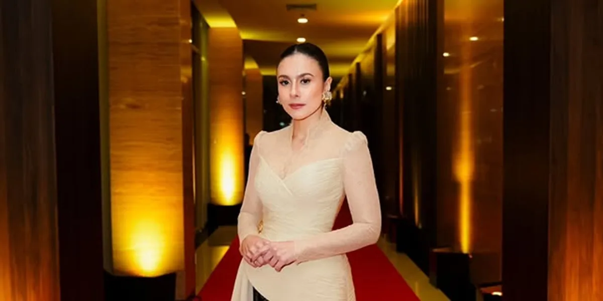 7 Portraits of Wulan Guritno at the IMA Awards 2025, Stunning Appearance with a Blend of Indonesian - English Style