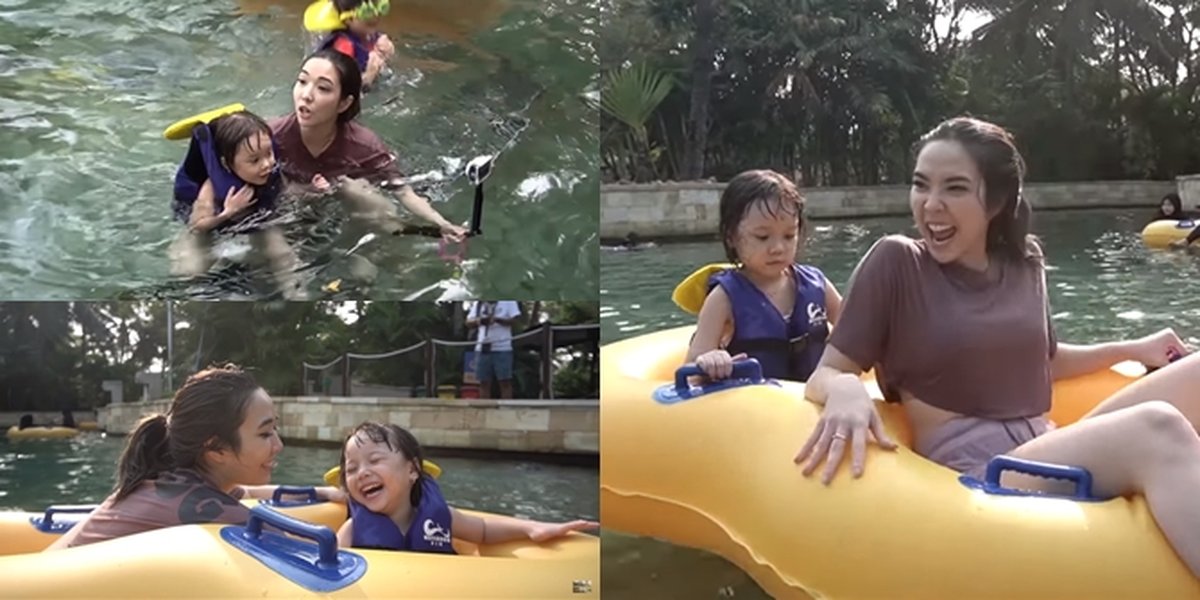 8 Photos of Gempi Having Fun Swimming with Gisella Anastasia, Expressing 'I Love You' in the Water