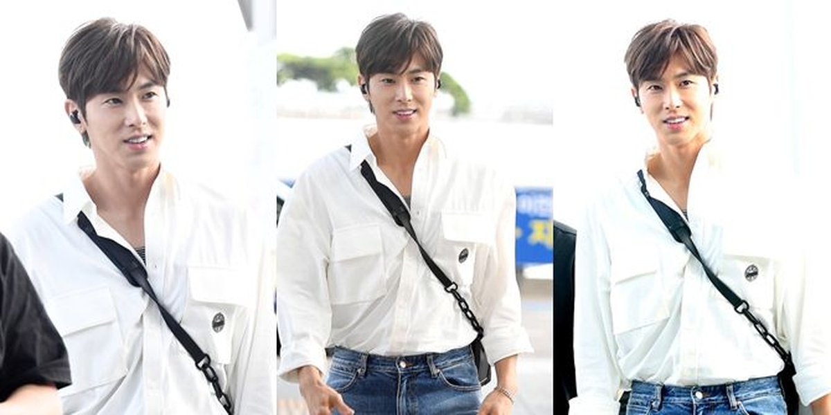 8 Photos of Yunho TVXQ on the way to Indonesia, His Charismatic Smile Melts Hearts