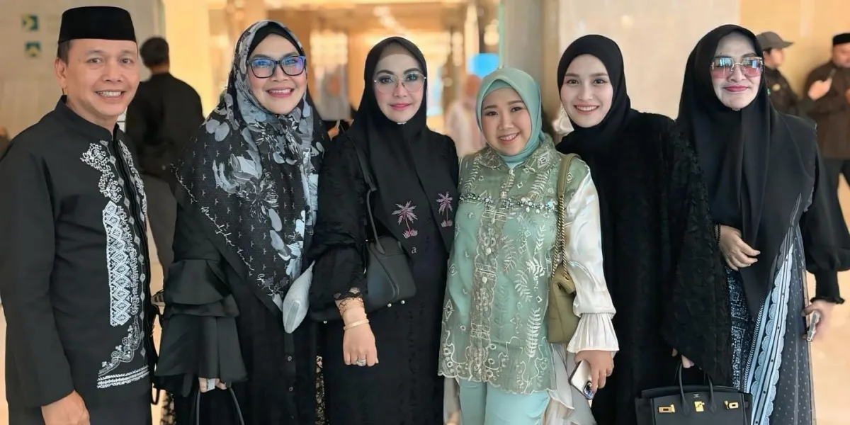 8 Photos of Artists Attending the Study of Habib Umar bin Hafiz, Including Ruben Onsu and Ayu Ting Ting