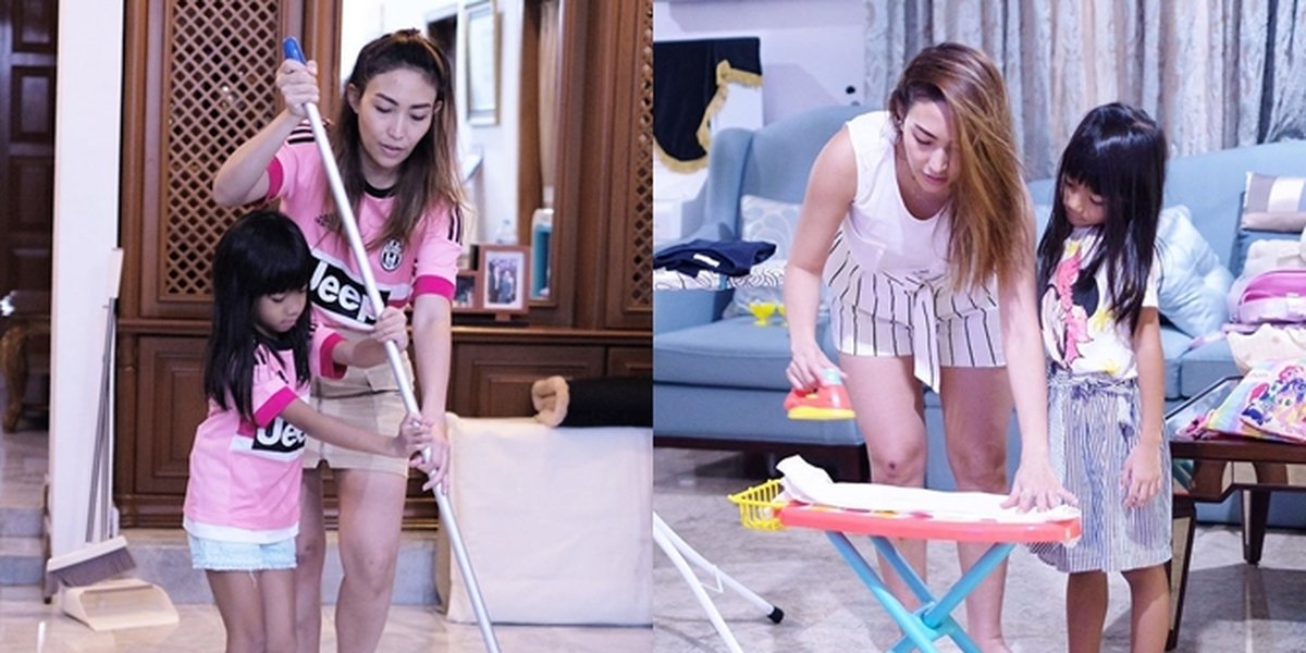 8 Photos of Ayu Dewi Teaching Her Children to Clean the House, Mopping the Floor - Doing Laundry Themselves