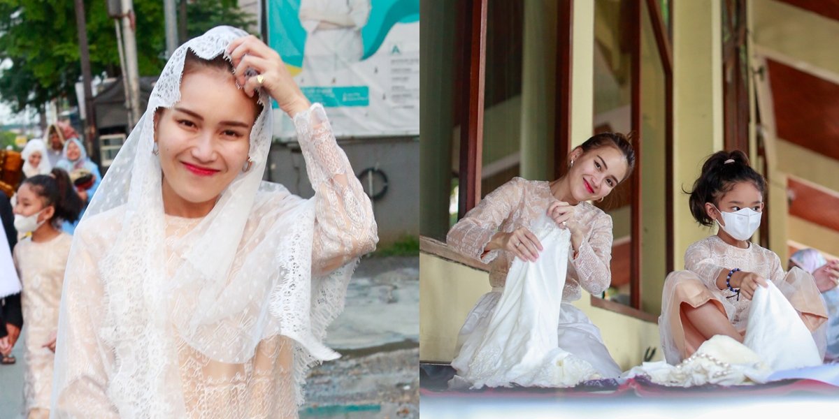 8 Portraits of Ayu Ting Ting and Family Celebrating Idul Adha, Happy because they didn't oversleep like last year - Will Become a Slaughterer Again