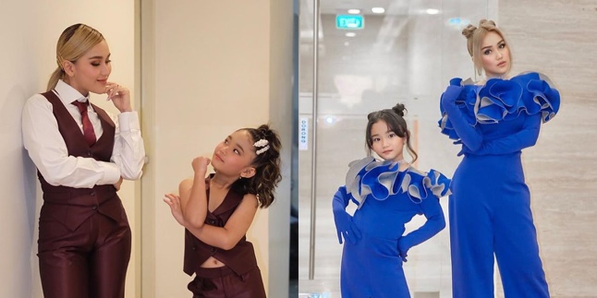 8 Photos of Ayu Ting Ting Twinning Outfits with Bilqis, Like Beautiful and Stylish Twin Children