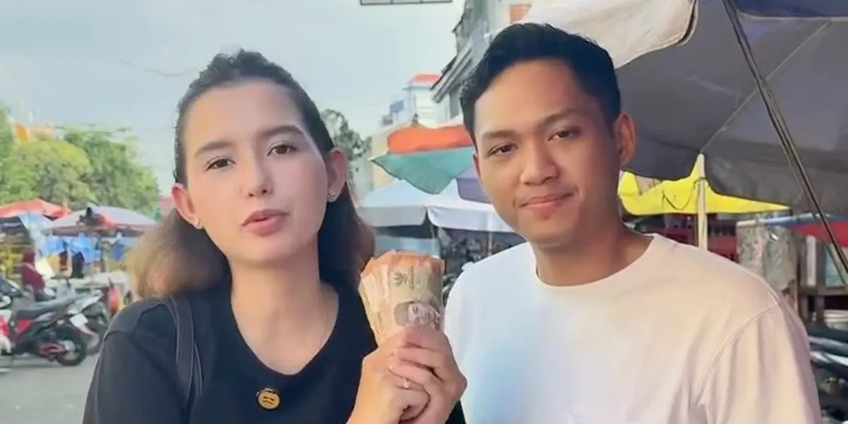 8 Photos of Azriel Hermansyah and Sarah Menzel Shopping at a Traditional Market, Budget Challenge of Rp60 Thousand