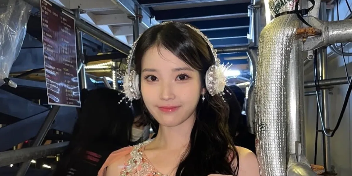 8 Beautiful Portraits of IU in Various Dresses, Her Aura Shines - Her Charm is Mesmerizing