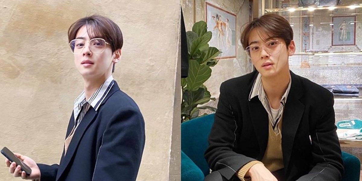 8 Photos of Cha Eun Woo Wearing Glasses Like a Lecturer, His Handsome Appearance Makes Him Comfortable During Online Class Presentations