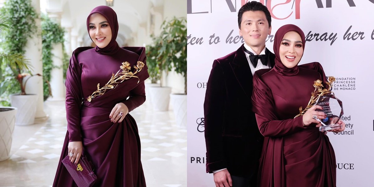 8 Detailed Portraits of Syahrini's Appearance Wearing a Burgundy Dress While Receiving an Award from UNESCO, Accompanied by Local Products