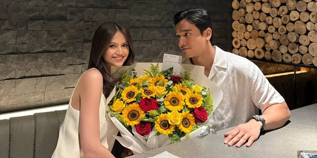8 Portraits of Fadly Faisal's Romantic Dinner with Maudy Effrosina, Bringing a Beautiful Bouquet