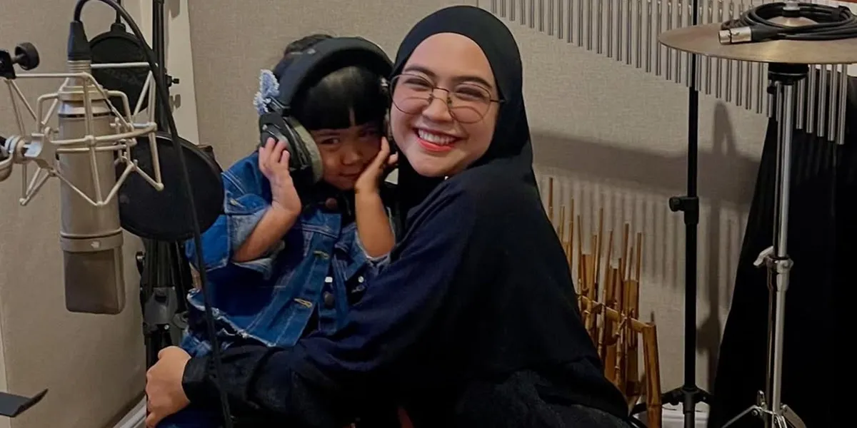 8 Adorable Photos of Moana, Ria Ricis' Child Recording a Song, Ready to Become a Child Singer