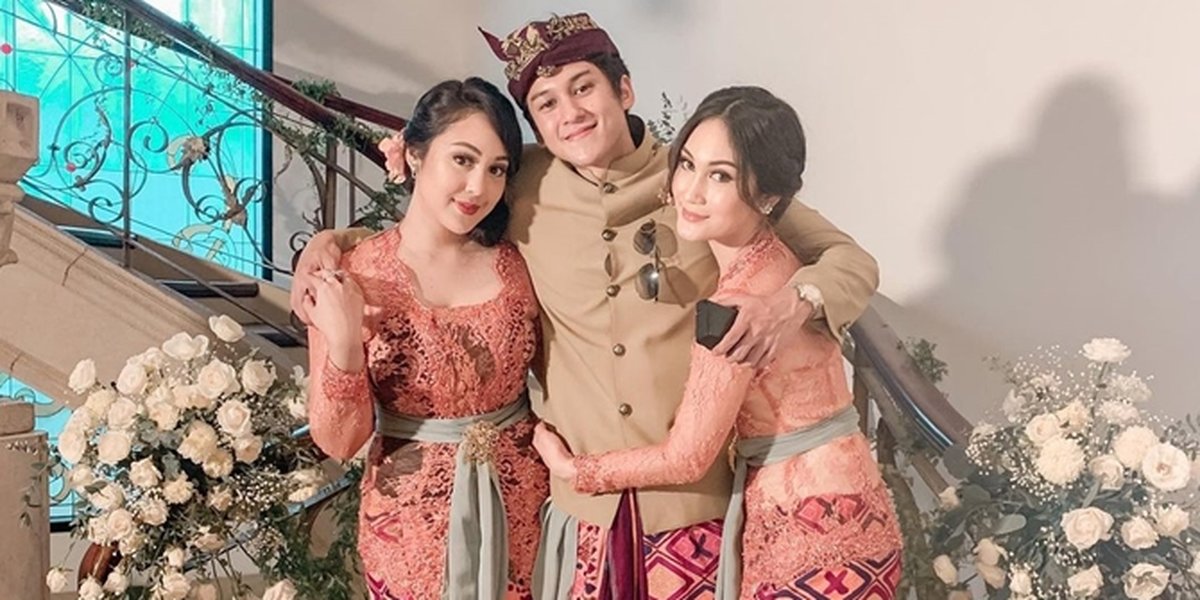 8 Portraits of Togetherness Antonio Blanco Jr, the Star of the Soap Opera 'BUKU HARIAN SEORANG ISTRI' with His Family, His Beautiful Sisters Become the Spotlight