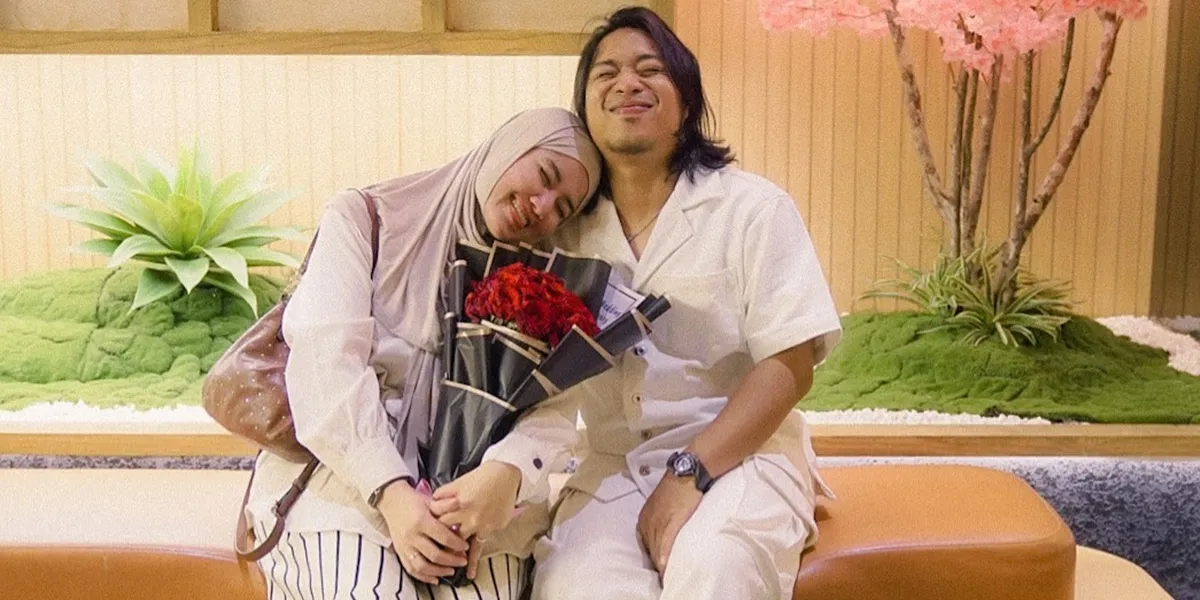 8 Portraits of the Romance Between Praz Teguh and His Wife That Rarely Get Highlighted, Through Cooking Together