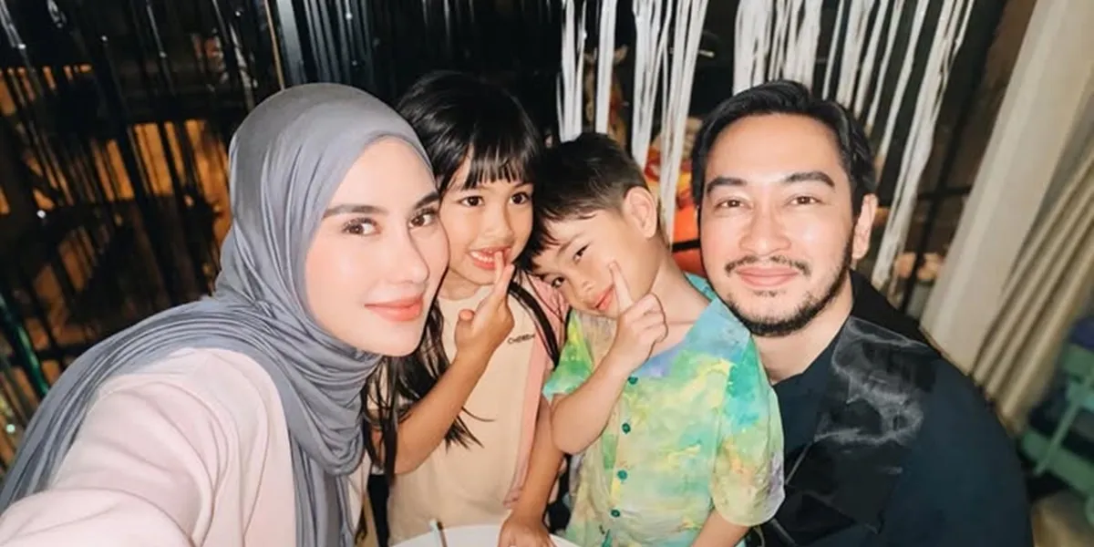 8 Compact Photos of Zayn and Zuney, the Adorable Twins of Syahnaz Sadiqah Who Are Now Growing Up