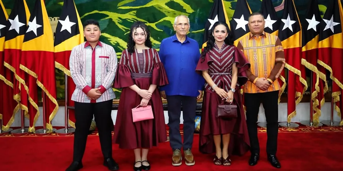 8 Portraits of Kris Dayanti Visiting the Presidential Palace of Timor Leste, Apparently Bringing a Special Mission