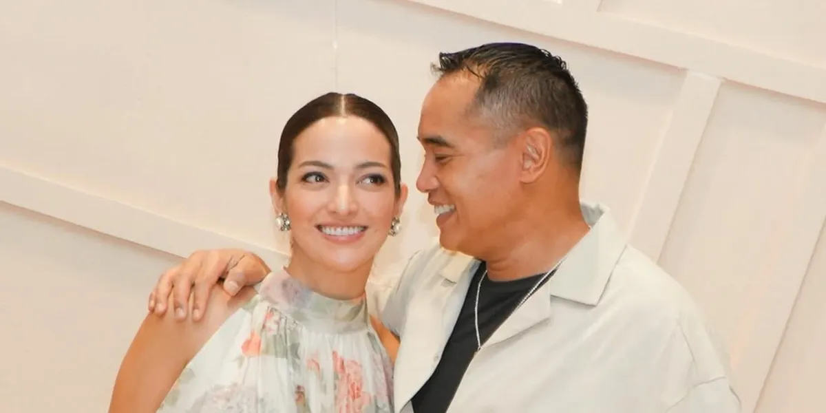 8 Portraits of Nia Ramadhani Celebrating Ardi Bakrie's Birthday, Full Extended Family Present