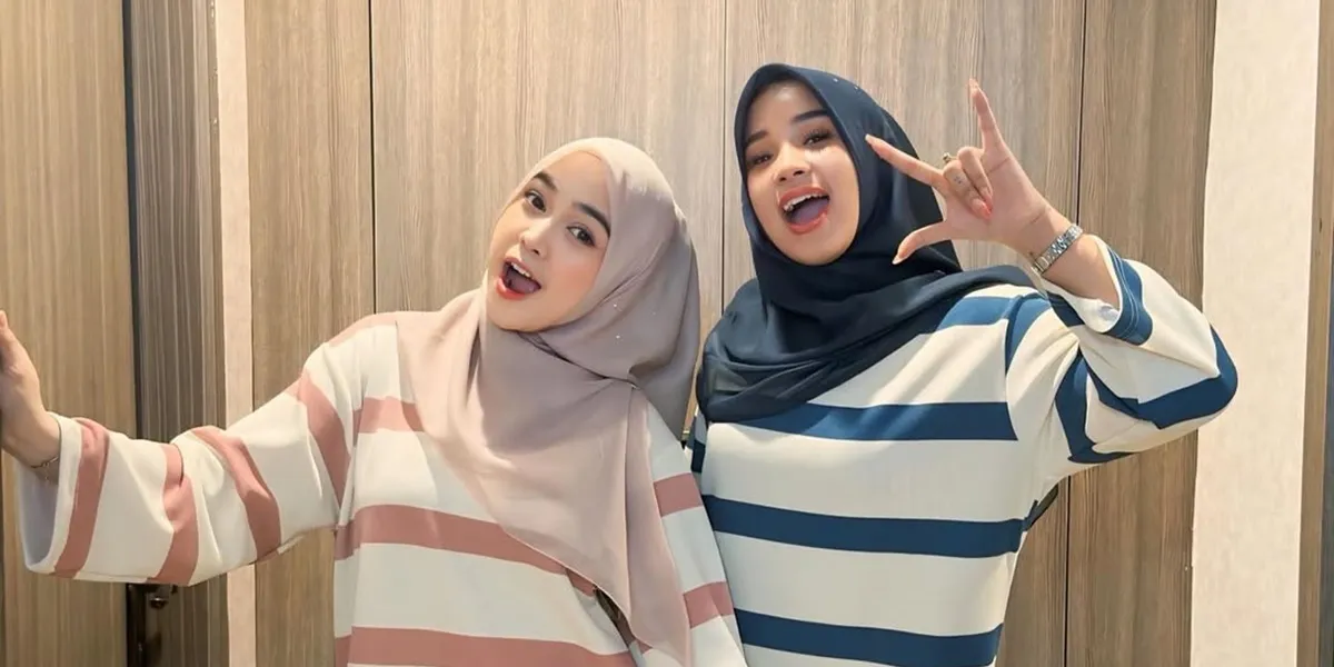 8 Photos of Ria Ricis with Niken Salindry Wearing Hijabs Like Twins Despite Being 13 Years Apart