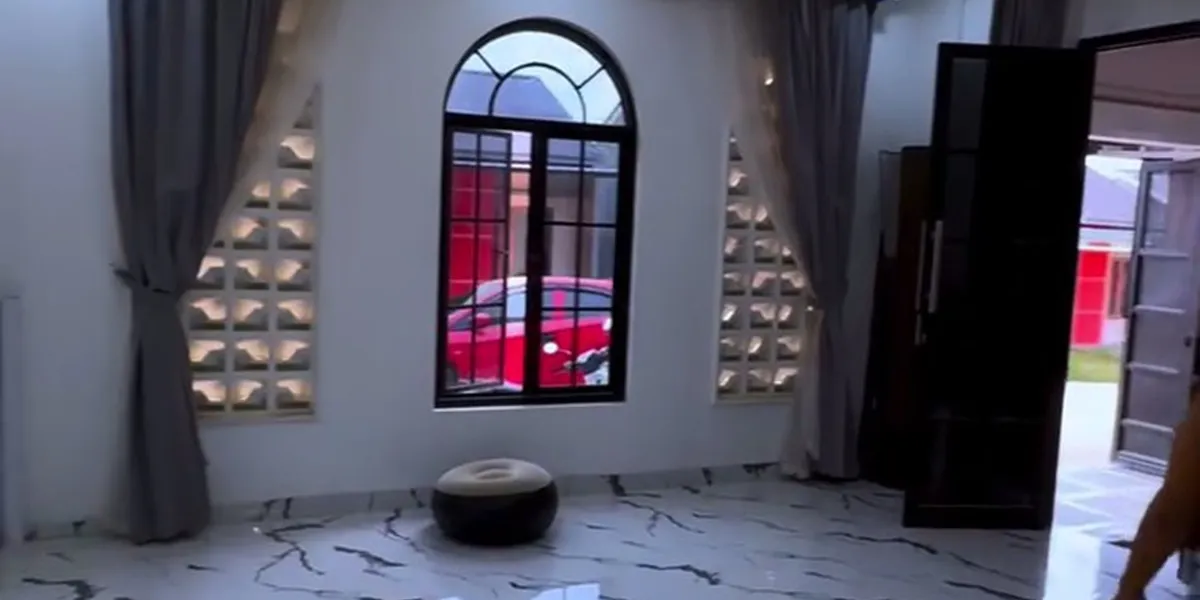 8 Portraits of Mimi Peri's New Home Designed by Herself, Its Ceramic Motif Went Viral