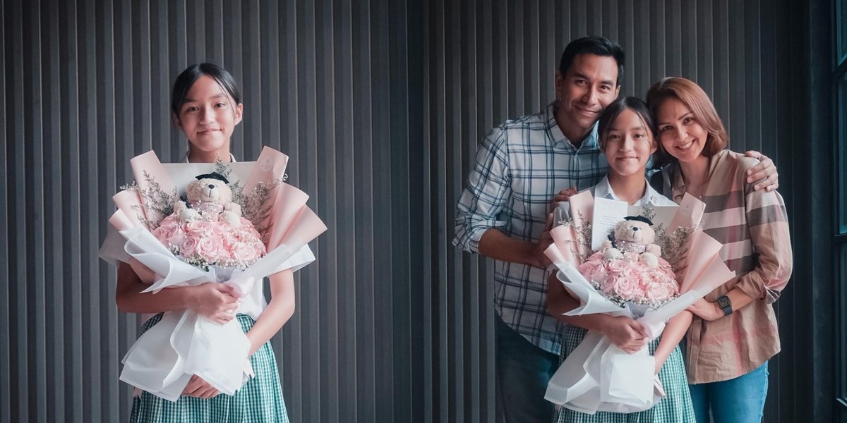 8 Photos of Sabrina Putri Darius and Donna Agnesia Who Just Graduated Elementary School, Getting More Beautiful and Tall, Making People Distracted - Almost Look Like Their Mom