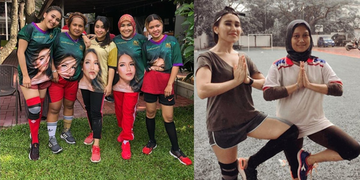 8 Exciting Photos of Ayu Ting Ting Playing Soccer with Villagers, Successfully Scored a Goal