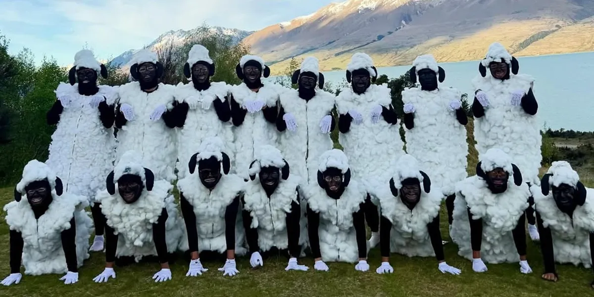 8 Portraits of Dikta's Transformation into a 'Sheep' While Hanging Out with The Prediksi x Bedain in New Zealand